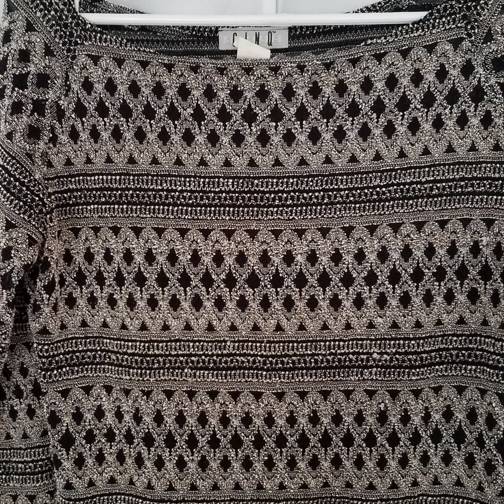 Geometric top - Picture 2 of 5